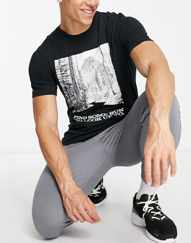 Nike - Trail Running - T-shirt à motif en tissu Dri-FIT - Nike Running - Modalova