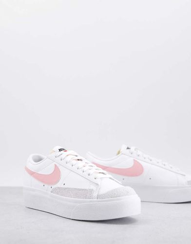 Blazer - Baskets basses à semelle plateforme - et rose - Nike - Modalova