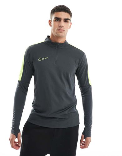 Academy 23 - Sweat à col zippé en tissu Dri-FIT - Anthracite et vert - Nike Football - Modalova