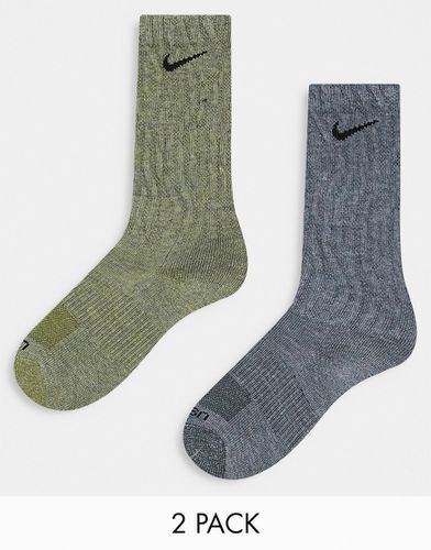 Plus - Everyday Cushioned - Lot de 2 paires de chaussettes - Kaki et gris - Nike - Modalova