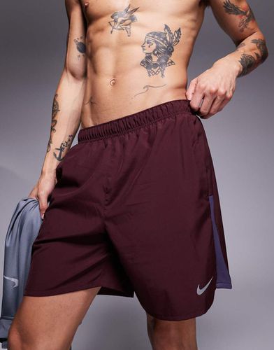 Challenger - Short 7 pouces en tissu Dri-FIT - Bordeaux - Nike Running - Modalova