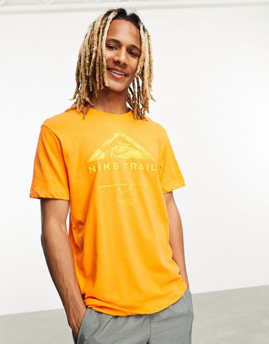 Trail - T-shirt en tissu Dri-FIT - Nike Running - Modalova
