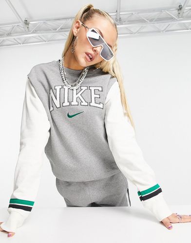 Sweat ras de cou unisexe rétro style universitaire - chiné foncé - Nike - Modalova