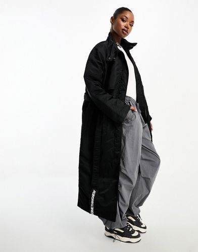 X Aisha Potter - Trench-coat long en nylon à étiquette - Something New - Modalova