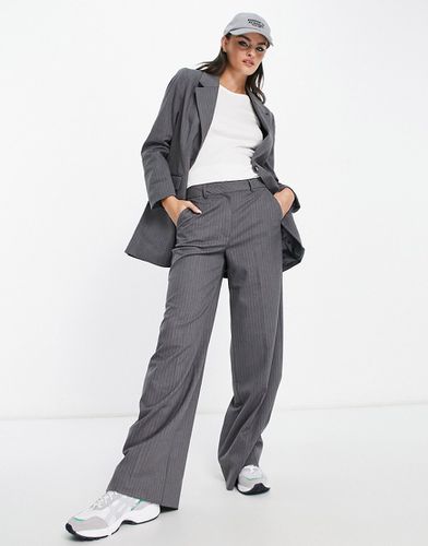 Selected Femme - Pantalon habillé à fines rayures en laine mélangée - Gris