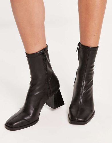 Bottines souples en similicuir à talon - Stradivarius - Modalova