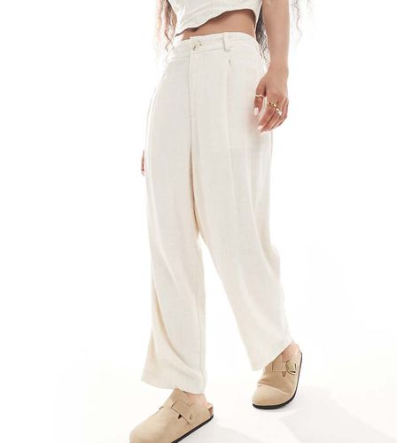 Petite - Pantalon chino aspect lin - Naturel - Stradivarius - Modalova