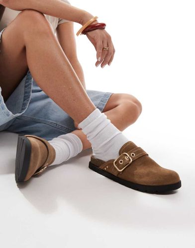 Sabots en daim  fente et boucle - Beige - Stradivarius - Modalova