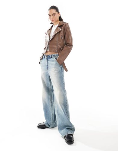 Veste courte en similicuir - Stradivarius - Modalova