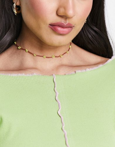 Collier de perles avec détail pâquerettes - Vert/marron - Sui Ava - Modalova