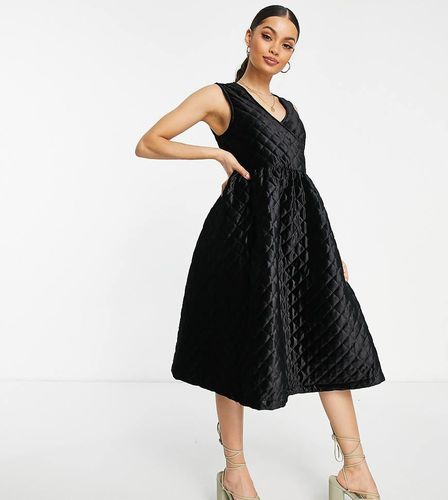 Robe mi-longue matelassée en velours - Pieces Petite - Modalova