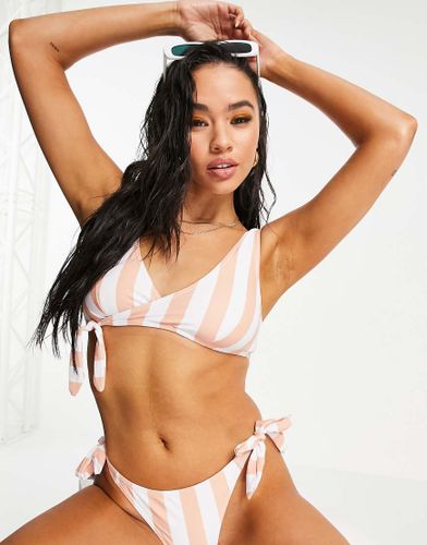 Haut de bikini croisé à rayures - et blanc - Playful Promises - Modalova