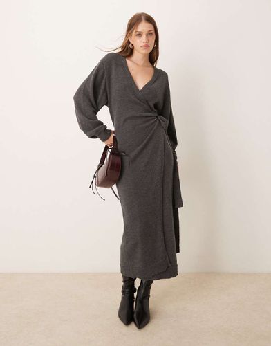 Beau - Robe portefeuille longueur mollet en maille - Anthracite - Pretty Lavish - Modalova