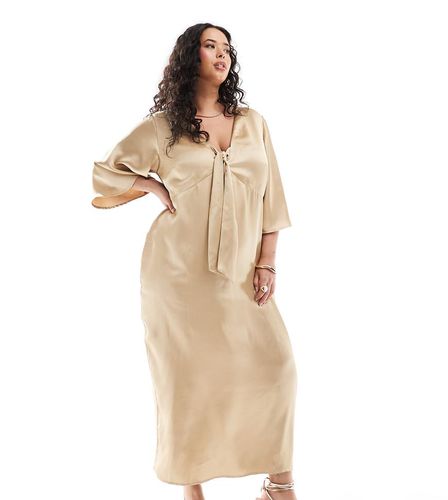 Robe longueur mollet en satin avec lien noué à l'avant - Crème irlandaise - Pretty Lavish Curve - Modalova