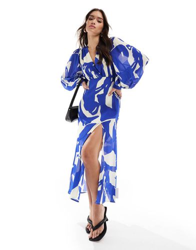 Robe longueur mollet à dos ouvert et manches ballon - de cobalt - Pretty Lavish - Modalova