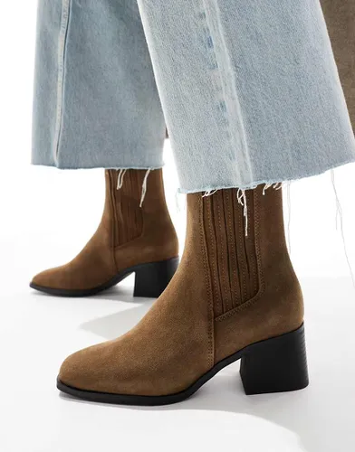 Bottines à talon en daim - Marron foncé - Pull & bear - Modalova