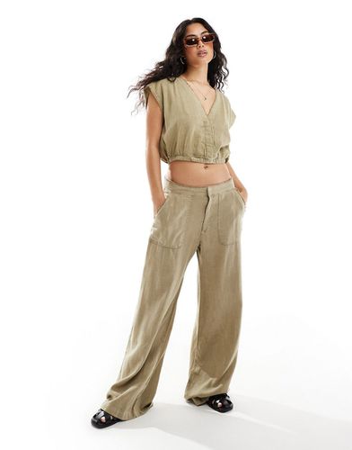 Pantalon large d'ensemble avec ourlet effiloché - Kaki clair - Pull & bear - Modalova