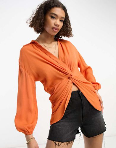 Chemise torsadée sur le devant - Orange - River Island - Modalova