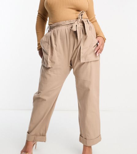 Pantalon à poches en lin mélangé avec ceinture - Beige - River Island Plus - Modalova