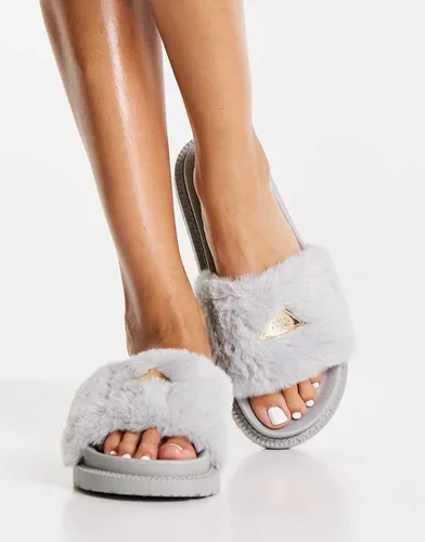 Sandales style mules avec logo en fausse fourrure - River Island - Modalova