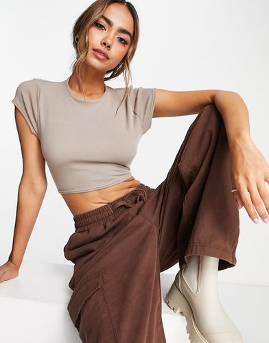 Crop top côtelé ouvert dans le dos - Taupe - Wednesday's Girl - Modalova