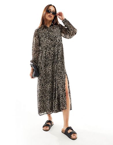 Robe chemise longueur mollet à imprimé léopard - Marron - Wednesday's Girl - Modalova