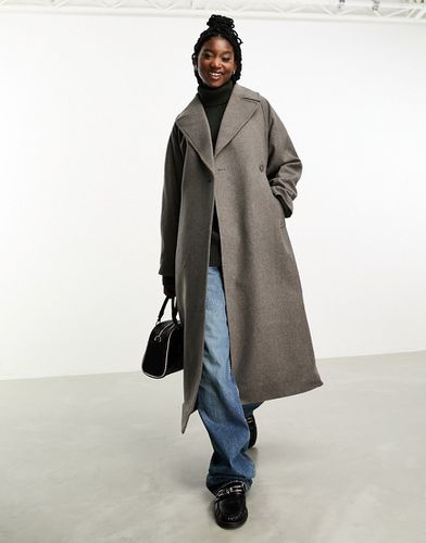 Kia - Manteau oversize en laine mélangée avec liens à la taille - Marron - Weekday - Modalova