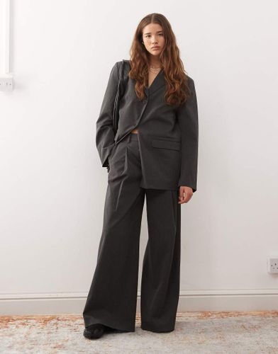 Pantalon ample d'ensemble  plis - fonc chin - Weekday - Modalova