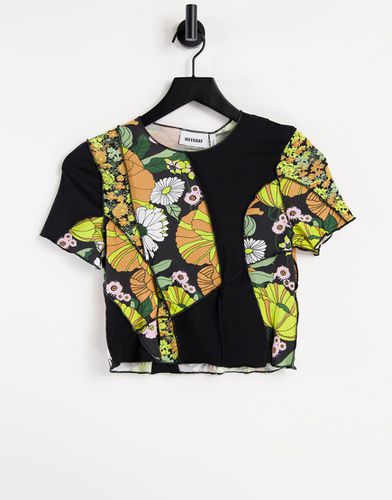Sierra - T-shirt crop top à surpiqûres et imprimé fleuri rétro - Weekday - Modalova