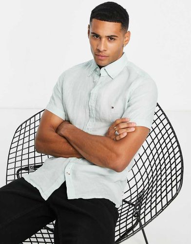 Chemise ajustée à manches courtes et logo emblématique en lin pigmenté - clair - Tommy Hilfiger - Modalova