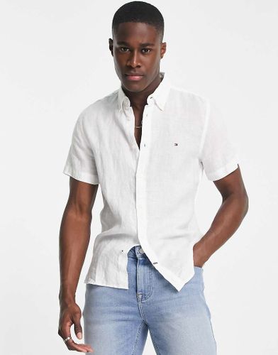 Chemise ajustée à manches courtes et logo emblématique en lin pigmenté - Tommy Hilfiger - Modalova