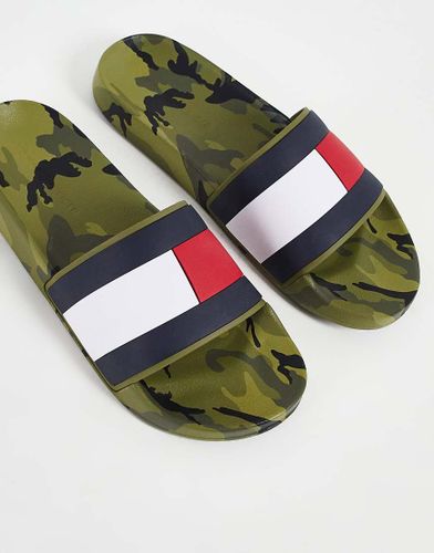 Claquettes de piscine à logo drapeau - Camouflage - Tommy Hilfiger - Modalova