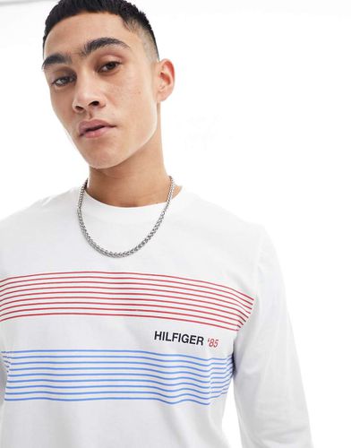 T-shirt à manches longues avec inscription Hilfiger '85 » sur la poitrine - Tommy Hilfiger - Modalova