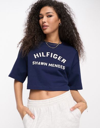 X Shawn Mendes - T-shirt court à manches courtes avec logo incurvé - Tommy Hilfiger - Modalova
