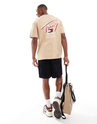 D Street - T-shirt classique à logo signature - Sable - Tommy Jeans - Modalova