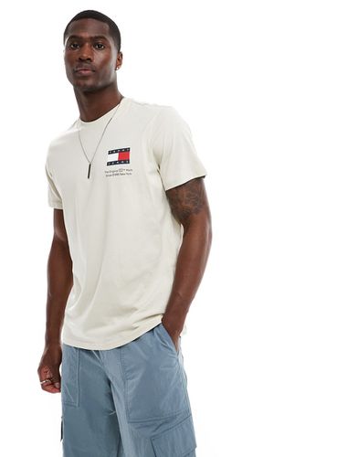 Essential - T-shirt ajusté à logo drapeau - Beige - Tommy Jeans - Modalova