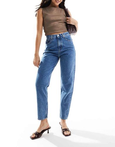 Jean mom à taille ultra haute et délavage moyen - Tommy Jeans - Modalova