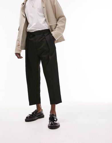 Pantalon court à pinces surdimensionnées en sergé structuré - Topman - Modalova