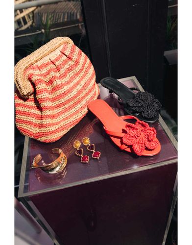 Ish - Sandales  petit talon avec dtail fleur en maille - Topshop - Modalova