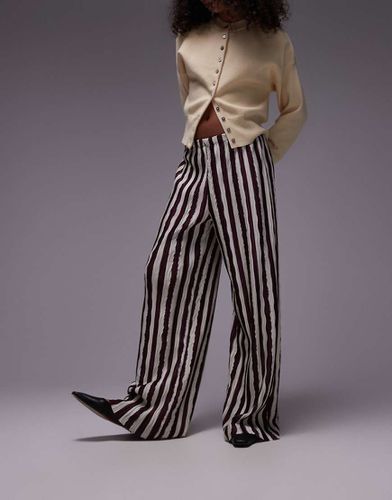 Pantalon ample en tissu plissé à rayures verticales - Bordeaux foncé - Topshop - Modalova