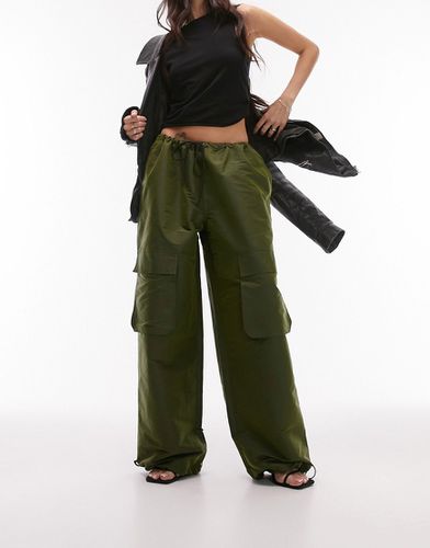 Pantalon oversize ultra brillant coupe ballon style parachute avec poches - Kaki - Topshop - Modalova