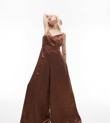 Combinaison ample en satin avec bretelles fines - Chocolat - Topshop Petite - Modalova