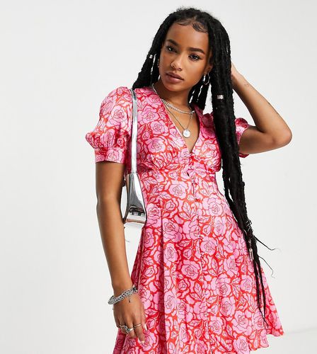 Robe courte boutonnée à décolleté en V et motif floral ton sur ton - Topshop Petite - Modalova