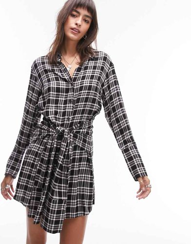 Robe chemise courte nouée devant à carreaux - Topshop - Modalova