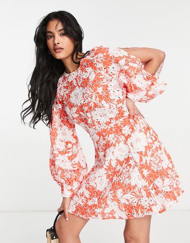 Robe courte à broderie fleurs - Topshop - Modalova