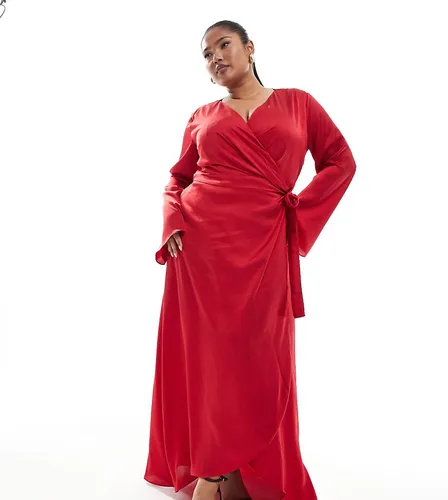 Robe portefeuille longue en satin à manches longues - vif - Tfnc Plus - Modalova