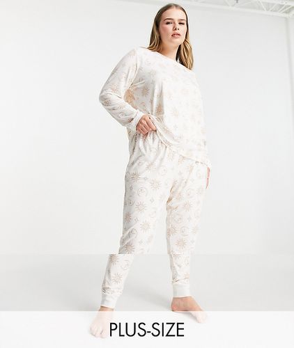 X Chelsea Peers Plus - Pyjama long à imprimé lune mystique métallisé - The Wellness Project - Modalova