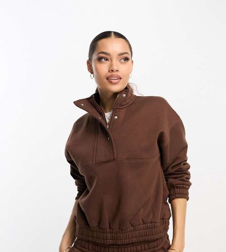 River - Sweat d'ensemble court à col boutonné - Marron chocolat - Threadbare Petite - Modalova