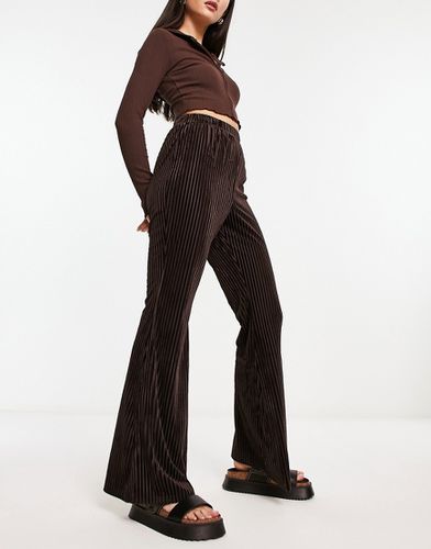 Pantalon d'ensemble ample en velours plissé - Marron chocolat - Urban Threads - Modalova