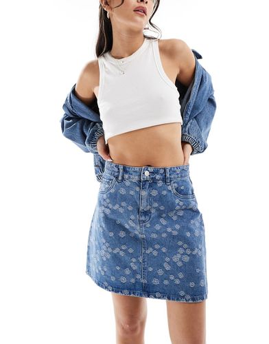 Mini-jupe trapèze en jean avec fleurs brodées - Vero Moda - Modalova